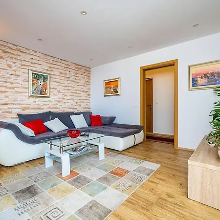 Stunning Old Town View Apart. Lenka Apartman